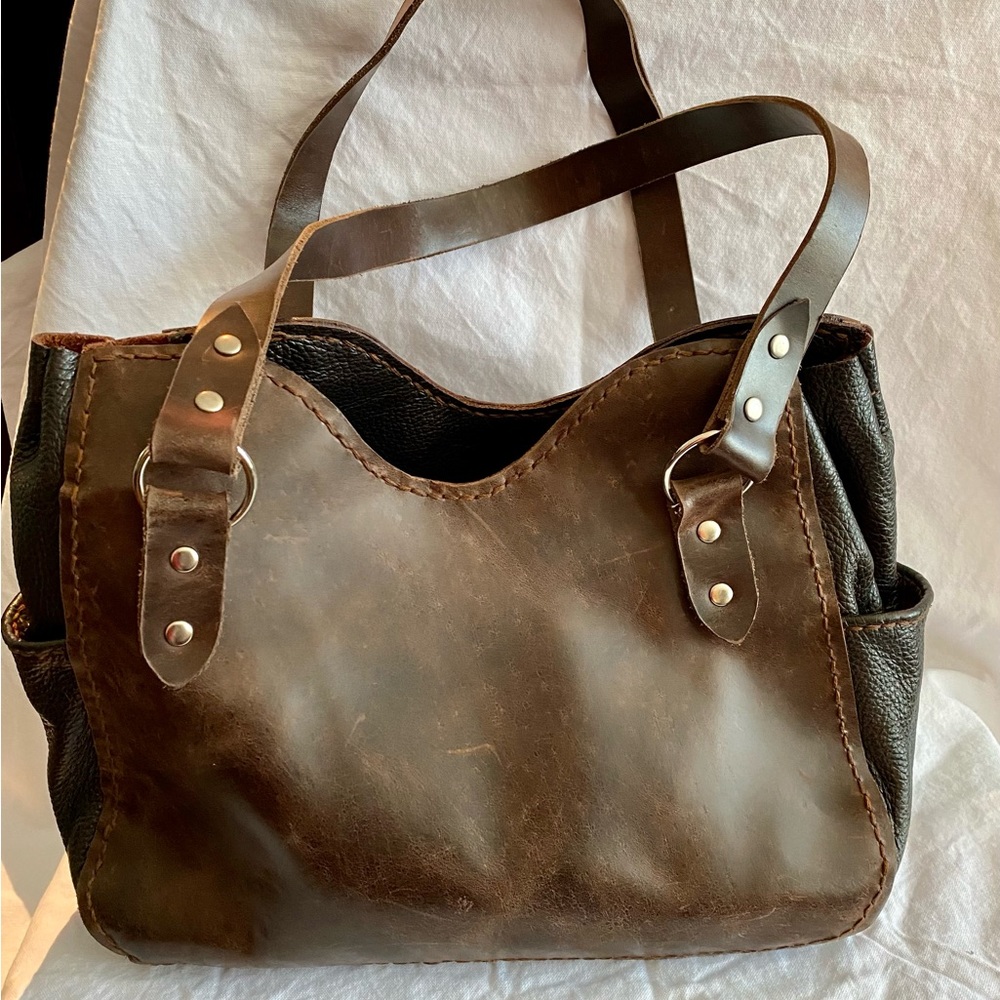 Handmade leather purse with feet